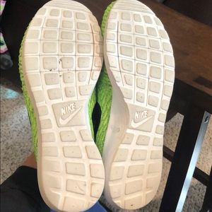 Nike Shoes - Nike flyknit roshe run Nike Shoes - Nike flyknit roshe run